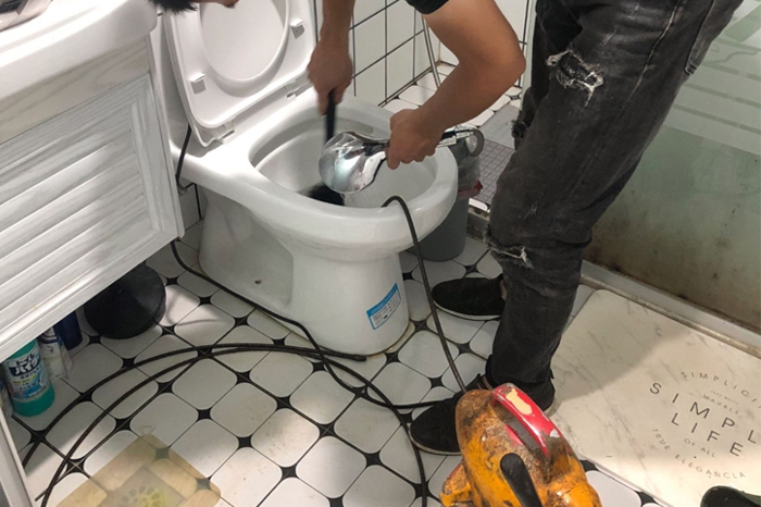 包河马桶堵塞自己疏通还是找师傅?专业上门服务让你省时更省心